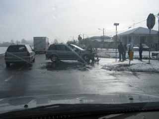 Ossona, Scontro all'incrocio pericoloso auto distrutte