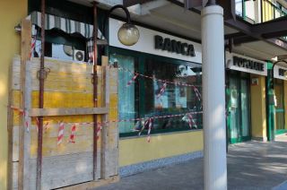 Castano Primo, Tentano il colpo alla Banca Popolare di Intra ma fuggono a mani vuote